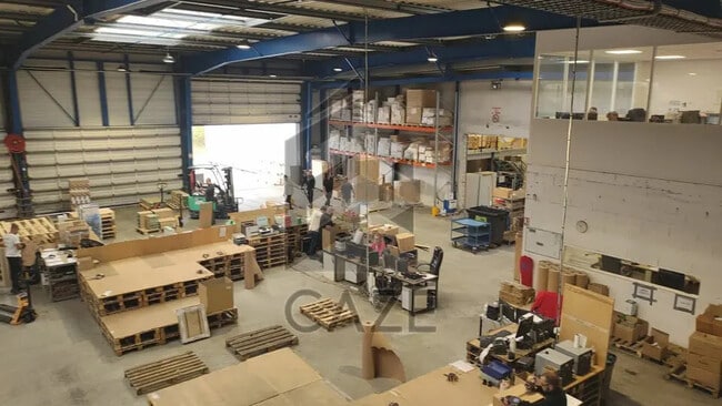 Plus de détails pour Local d’activités à vendre