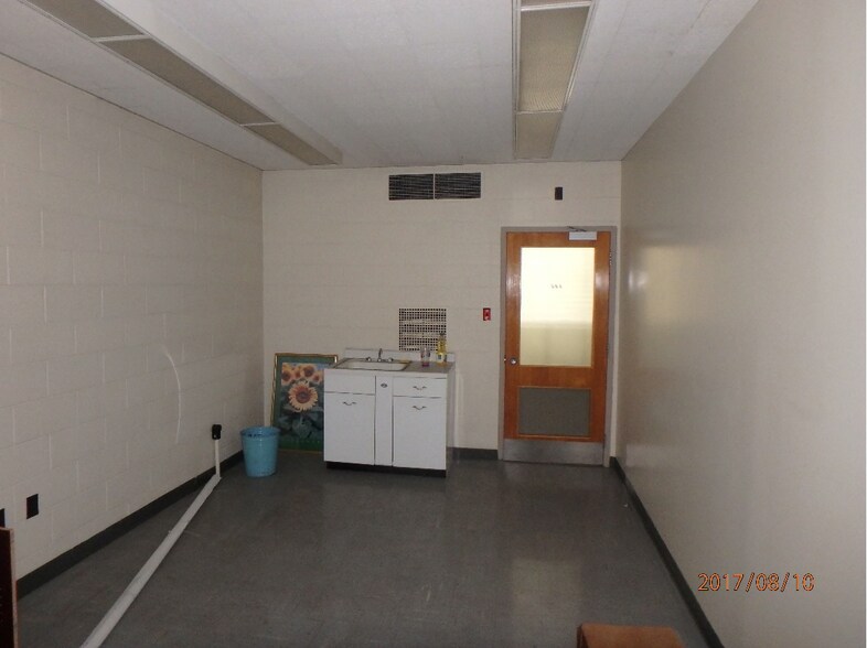 145 Main Ave, Pineville, WV à louer - Photo intérieure – Image 3 sur 4