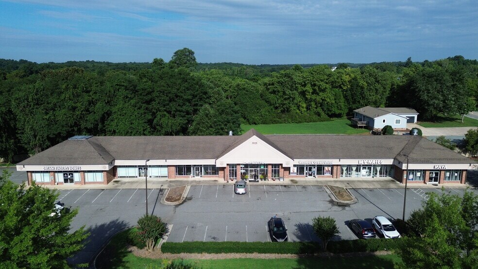 3925 Sedgebrook St, High Point, NC à louer - Photo de l’immeuble – Image 2 sur 4