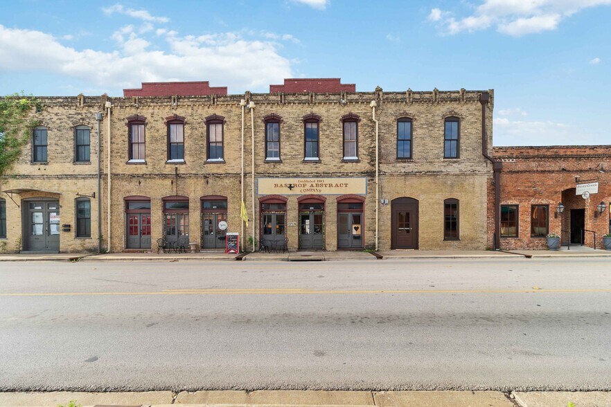 709 Chestnut St, Bastrop, TX à vendre - Photo de l’immeuble – Image 2 sur 44