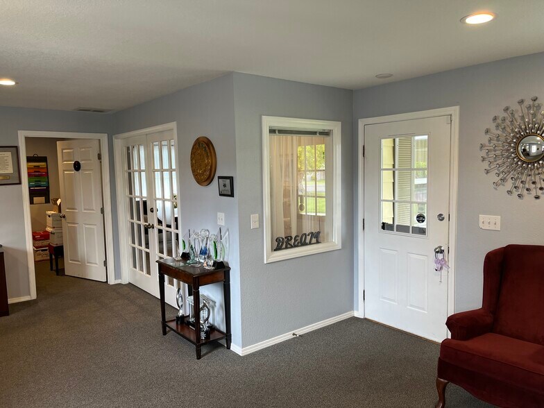 27 N Morain St, Kennewick, WA à vendre - Photo intérieure – Image 2 sur 14