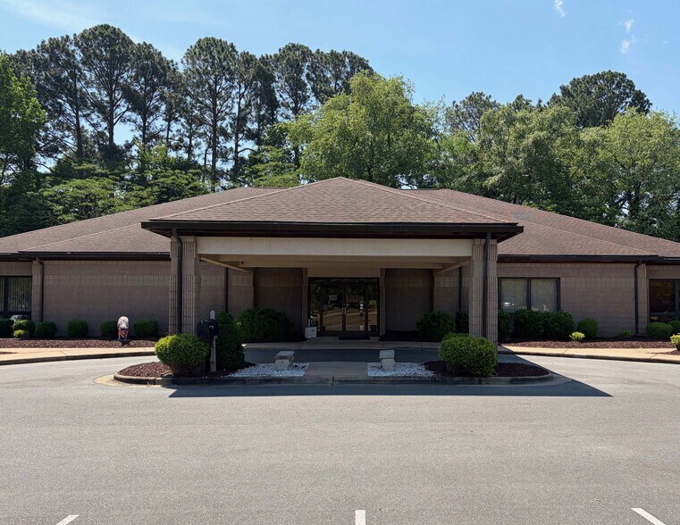 102 Handley Park Ct, Goldsboro, NC à vendre - Photo de l’immeuble – Image 1 sur 8
