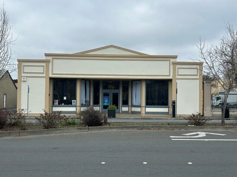111 3rd St, Santa Rosa, CA à vendre - Photo de l’immeuble – Image 1 sur 14