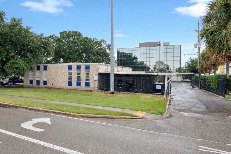 7252 Lakeshore Dr, New Orleans, LA à louer - Photo principale – Image 3 sur 3