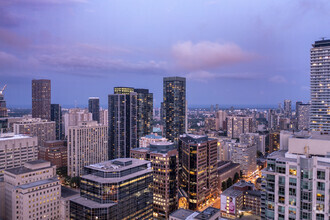 175 Bloor Street East, Toronto, ON - VUE AÉRIENNE  vue de carte