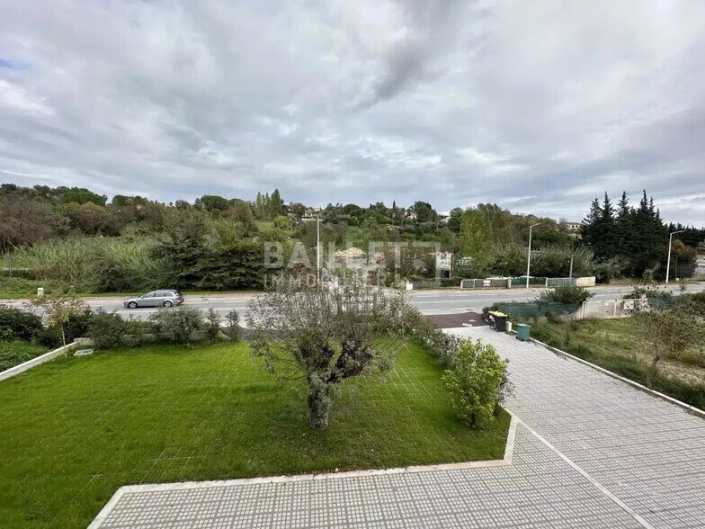 Bureau dans La Colle-sur-Loup à louer - Photo de l’immeuble – Image 3 sur 8