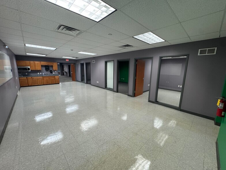 7616-7618 Wedd St, Overland Park, KS à louer - Photo de l’immeuble – Image 3 sur 9