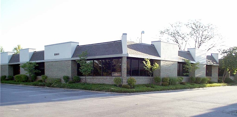 2366-2380 Schuetz Rd, Maryland Heights, MO à vendre - Autre – Image 3 sur 11