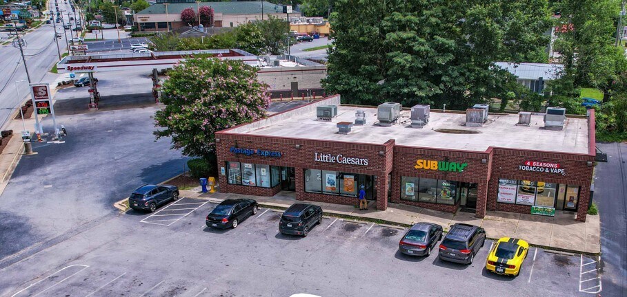 671 Spartanburg Hwy, Hendersonville, NC à vendre - Photo de l’immeuble – Image 1 sur 10