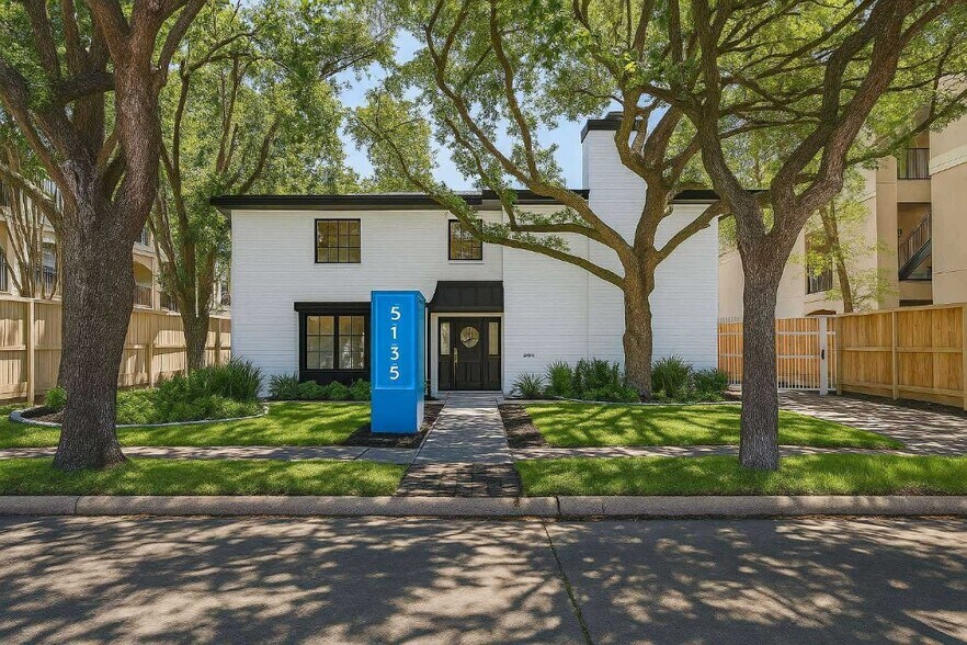 5135 Edloe St, Houston, TX à vendre - Photo de l’immeuble – Image 1 sur 28