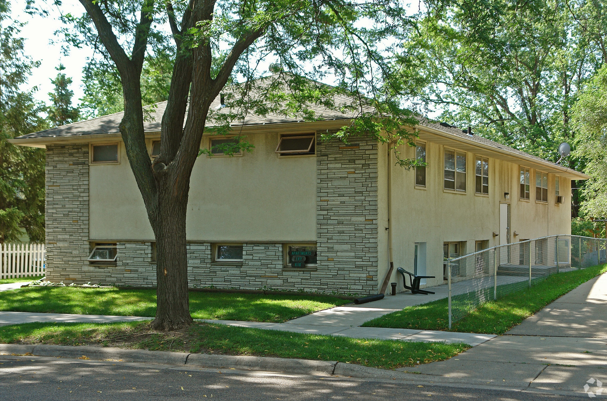 616 Ivy Ave E, Saint Paul, MN à vendre Photo principale– Image 1 sur 13