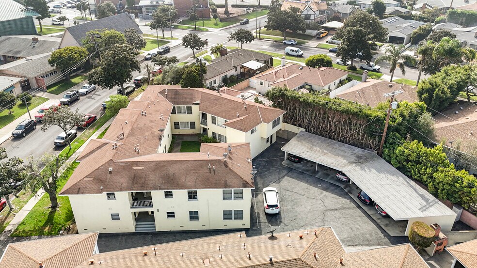 7933 Alverstone Ave, Los Angeles, CA à vendre - Photo de l’immeuble – Image 3 sur 10