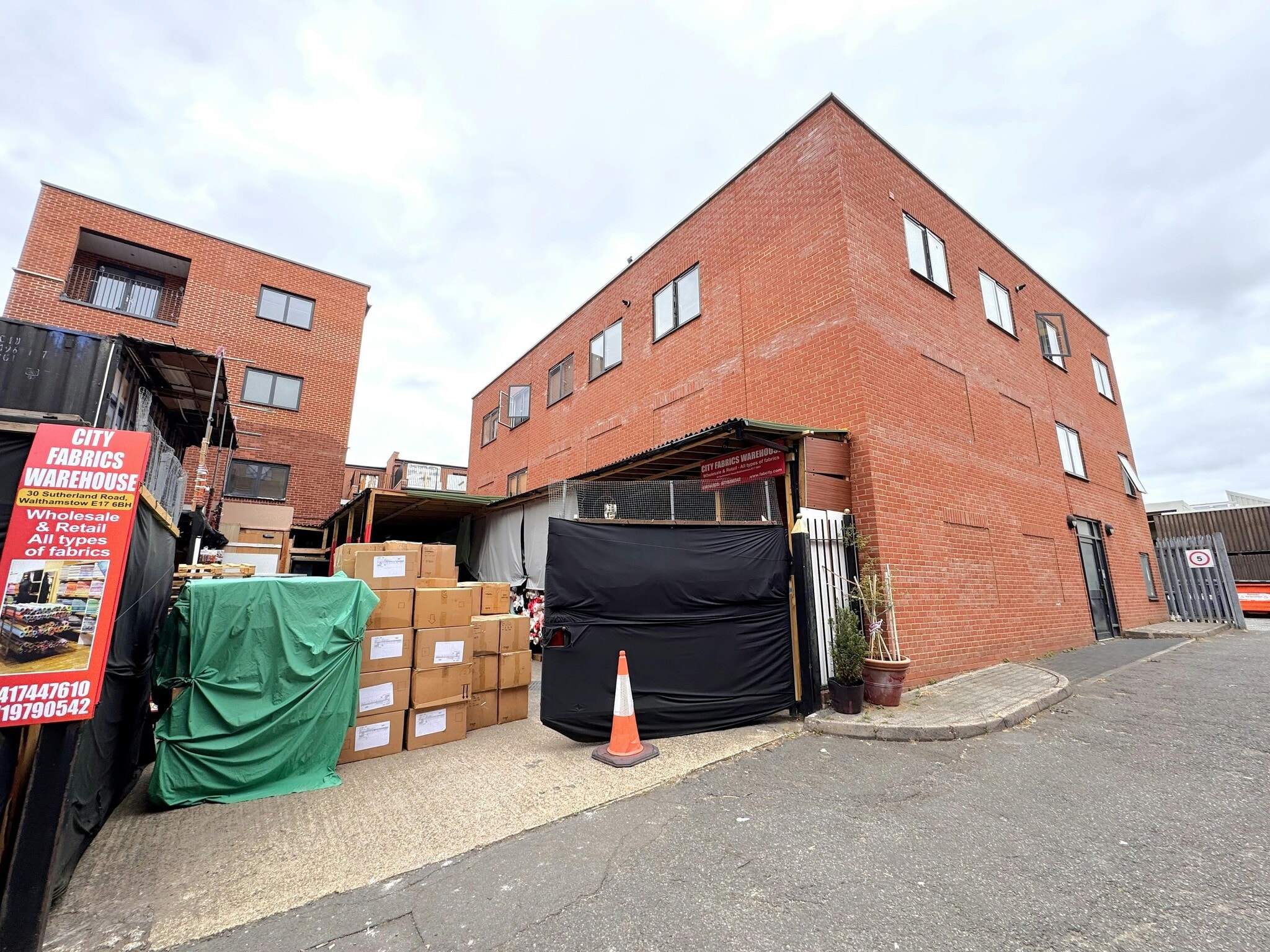 28-30 St Andrews Rd, Londres à louer Photo de l’immeuble– Image 1 sur 2