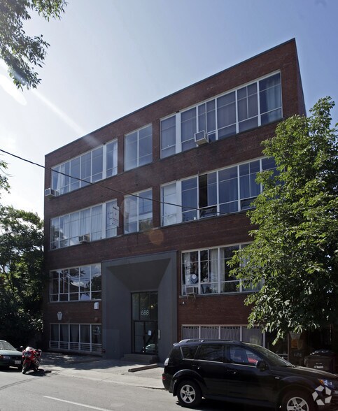 688 Richmond St W, Toronto, ON à louer - Photo de l’immeuble – Image 2 sur 5