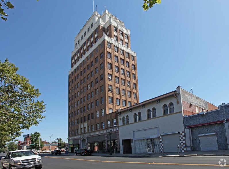 246 N Sutter St, Stockton, CA à vendre - Photo de l’immeuble – Image 2 sur 29