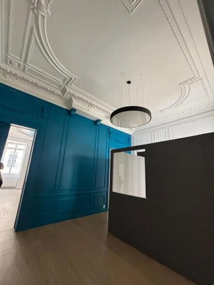 25 Rue Chateaubriand, Paris à louer - Photo de l’immeuble – Image 3 sur 11