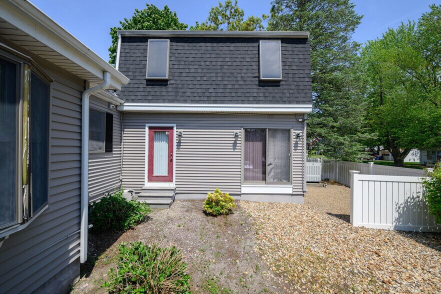 275 W Main St, Norton, MA à vendre - Photo de l’immeuble – Image 3 sur 59