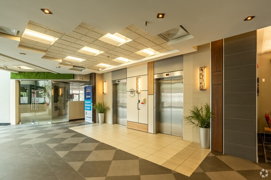 1170 Boul Lebourgneuf, Québec, QC à louer - Hall d’entrée – Image 3 sur 16