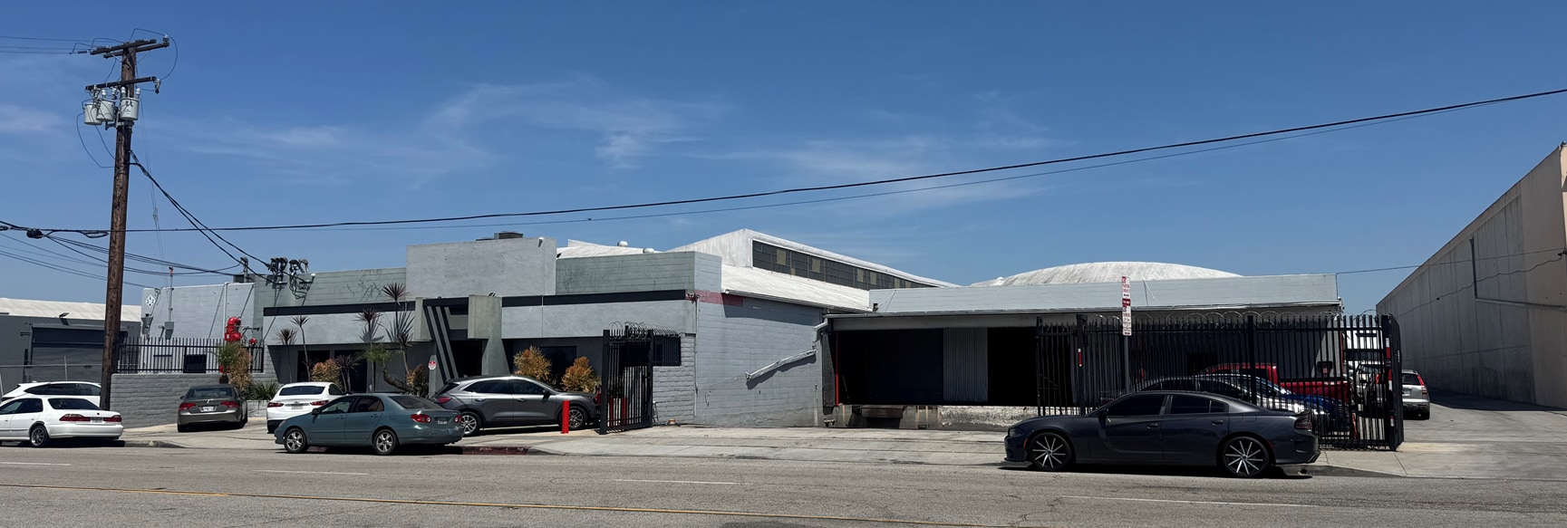 15902 S Main St, Los Angeles, CA à louer Photo de l’immeuble– Image 1 sur 1
