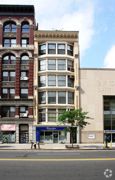 248 W 23rd St, New York, NY à louer - Photo de l’immeuble – Image 2 sur 3