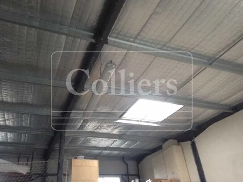 Local d'activités dans LA ROQUE-D'ANTHERON à vendre - Photo intérieure – Image 2 sur 4