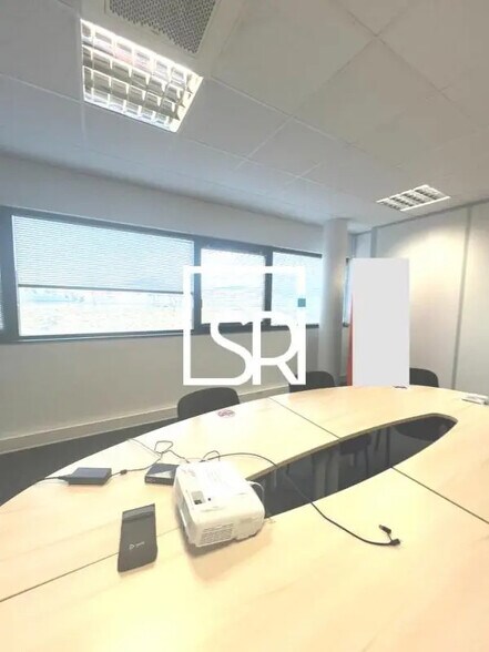 Bureau dans Cournon-d'Auvergne à louer - Photo intérieure – Image 3 sur 12