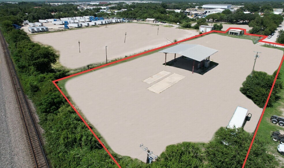 1013 IS I-45, Hutchins, TX à louer - Photo de l’immeuble – Image 1 sur 2