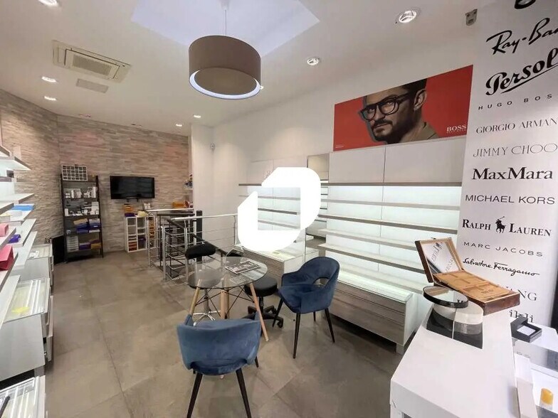 Local commercial dans Paris à louer - Photo de l’immeuble – Image 2 sur 7