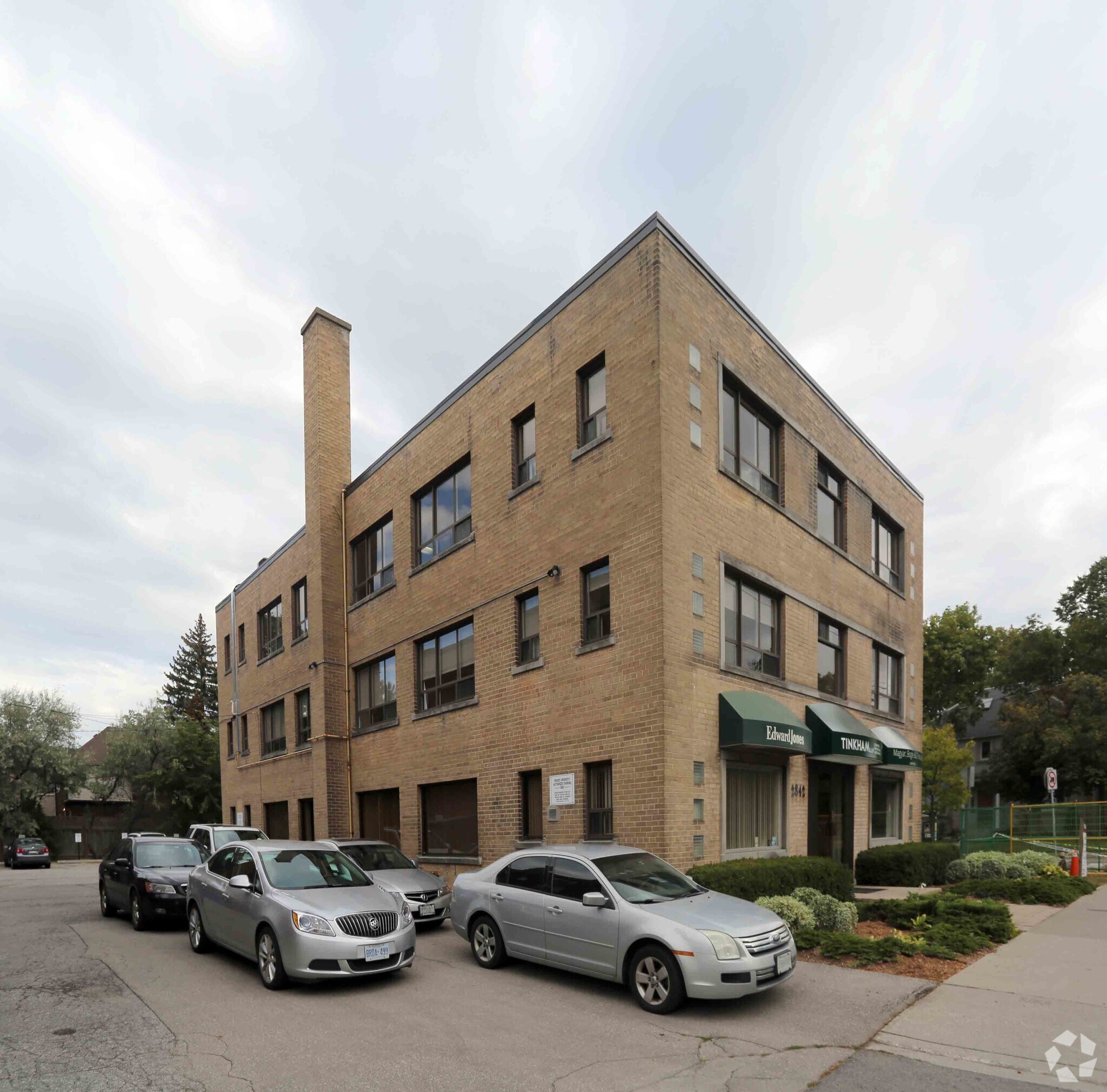 2842 Bloor St W, Toronto, ON à louer Photo principale– Image 1 sur 4