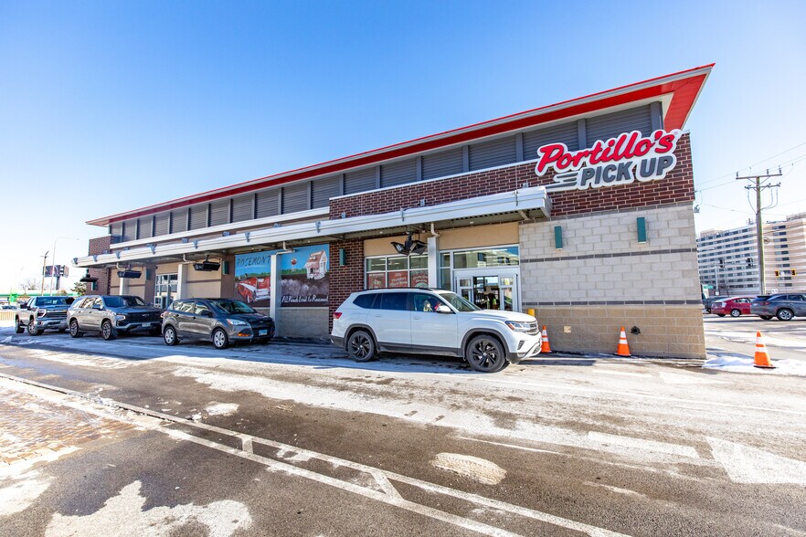 10290 W Higgins Rd, Rosemont, IL à vendre - Photo de l’immeuble – Image 2 sur 4