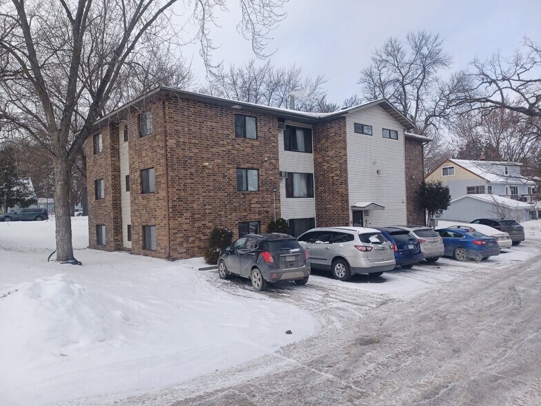 1226 9th Ave S, Saint Cloud, MN à vendre - Photo de l’immeuble – Image 3 sur 5