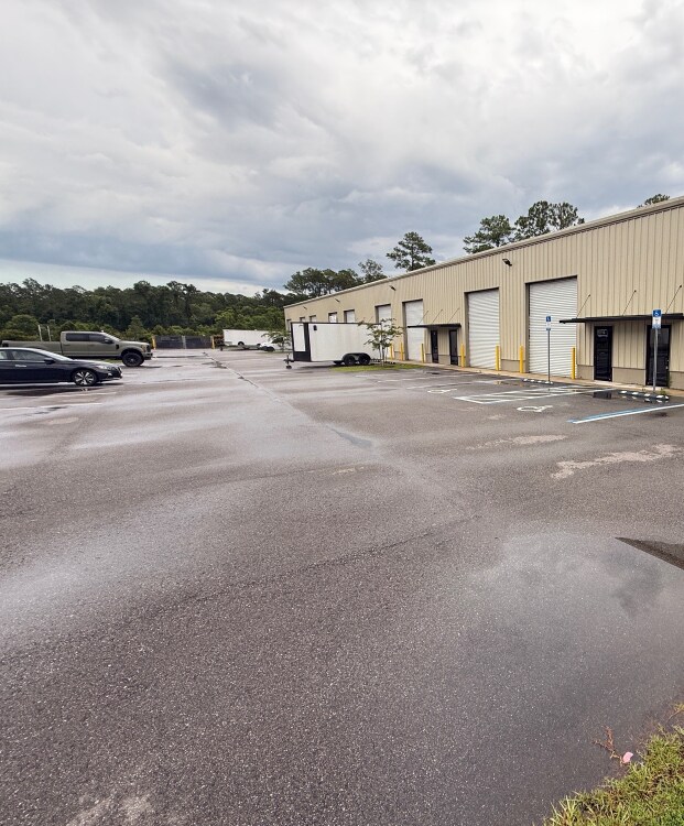 Four Industrial Buildings for Sale/Lease portefeuille de 4 biens à vendre sur LoopNet.fr Photo de l’immeuble– Image 1 sur 5