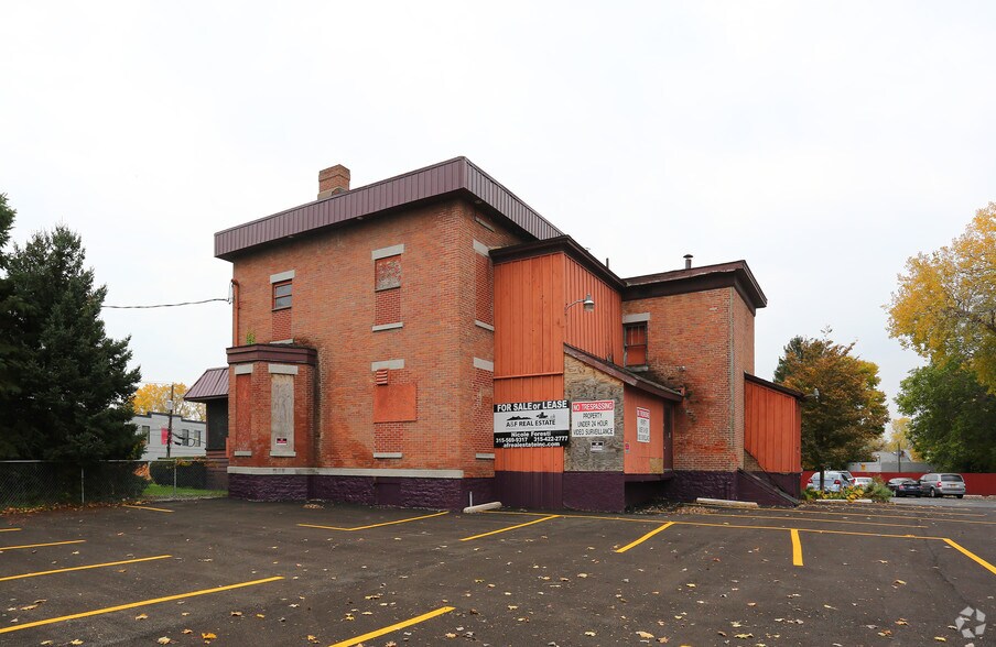 1106 W Genesee St, Syracuse, NY à vendre - Photo de l’immeuble – Image 2 sur 7