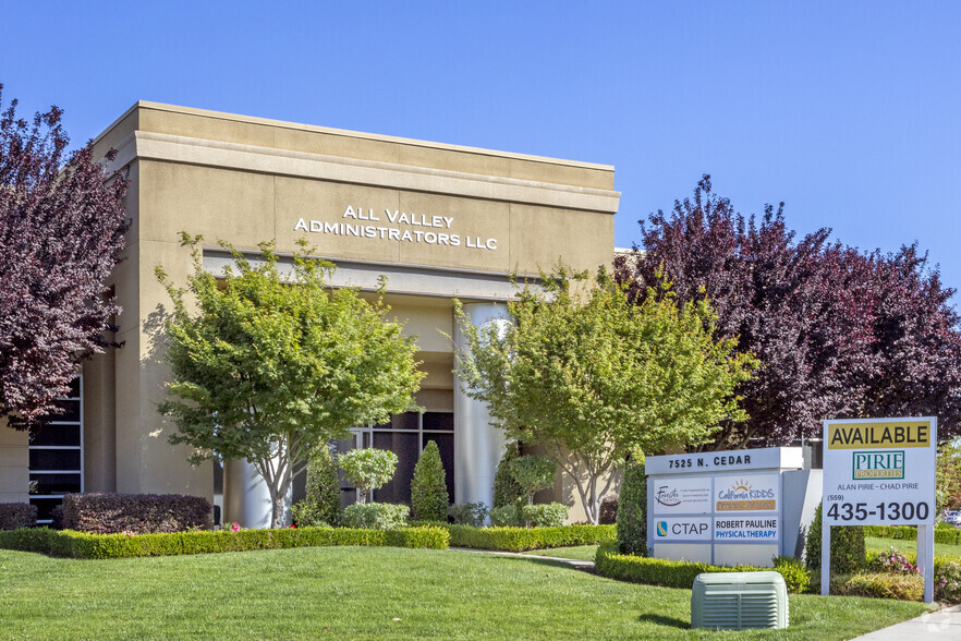 7525 N Cedar Ave, Fresno, CA à louer - Photo de l’immeuble – Image 2 sur 7