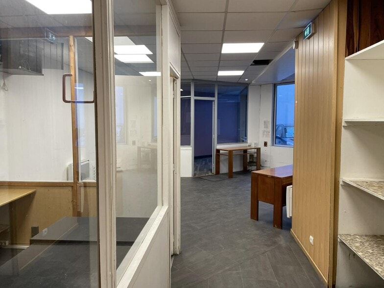 Local d'activités dans Courbevoie à vendre - Photo de l’immeuble – Image 3 sur 8