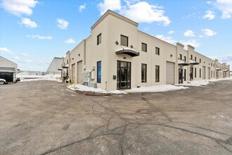 9550 W Sergo Dr, McCook, IL à louer Photo intérieure– Image 1 sur 27