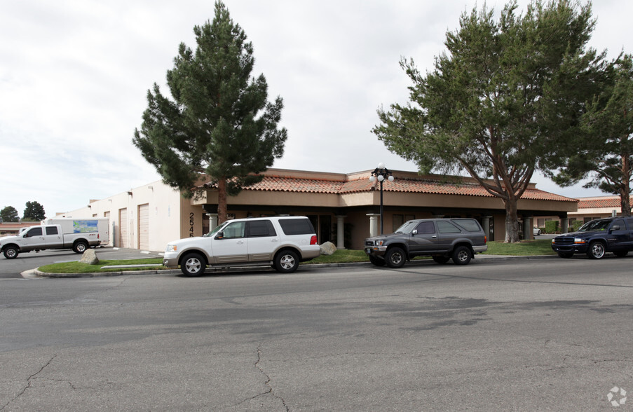 2545 E Chandler Ave, Las Vegas, NV à louer - Photo principale – Image 1 sur 7