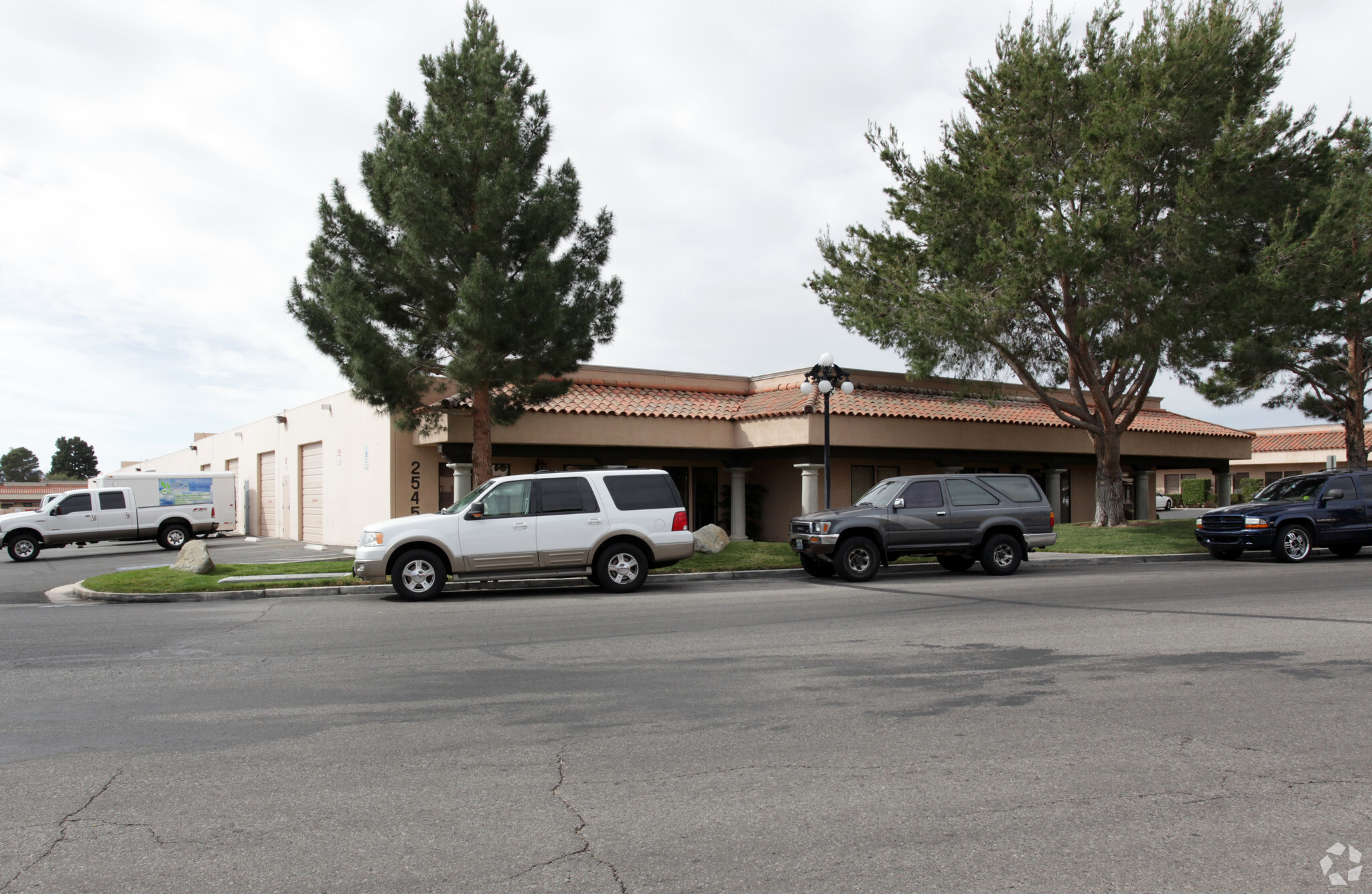 2545 E Chandler Ave, Las Vegas, NV à louer Photo principale– Image 1 sur 8