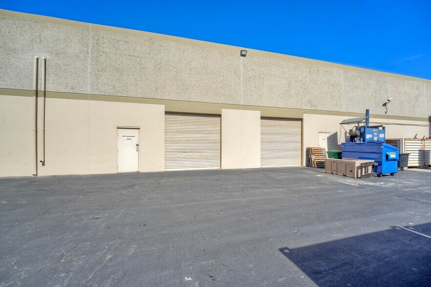 2221 Las Palmas Dr, Carlsbad, CA à louer - Photo de l’immeuble – Image 2 sur 7