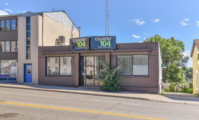 290 Dundas St, Woodstock, ON à vendre Photo principale– Image 1 sur 2