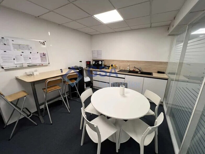 Bureau dans Évry-Courcouronnes à vendre - Photo intérieure – Image 3 sur 4