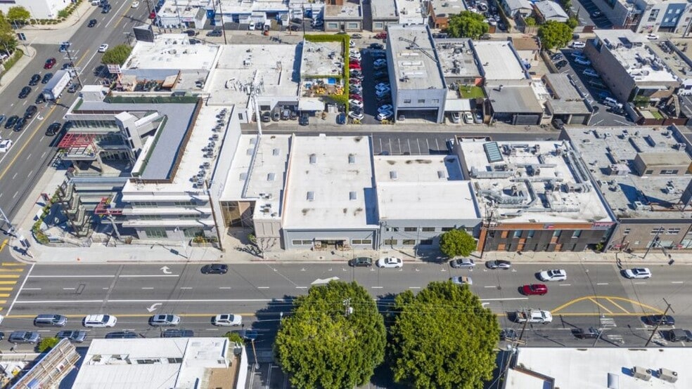 2216, 2222 & 2230 S Barrington Ave portefeuille de 3 biens à vendre sur LoopNet.fr - Aérien – Image 2 sur 6