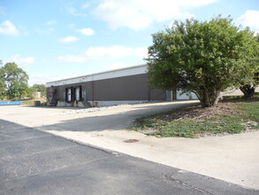 815 Eisenhower Dr, Goshen, IN à louer Photo de l’immeuble– Image 2 sur 7