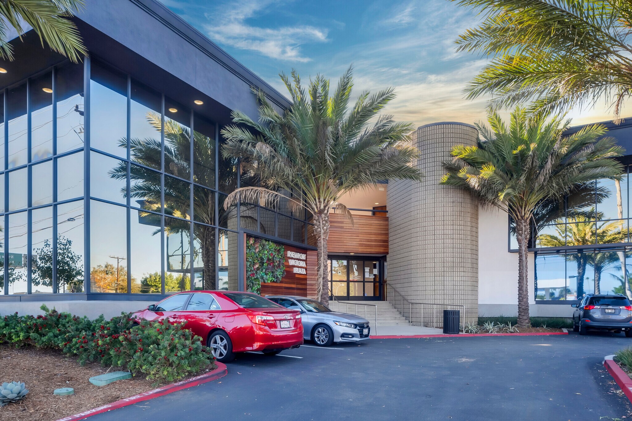 2183 Fairview Rd, Costa Mesa, CA à louer Photo principale– Image 1 sur 9