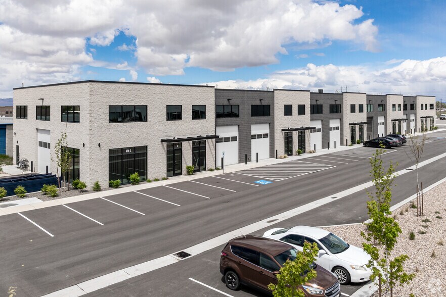 1234 S 1700 W w, Woods Cross, UT à louer - Photo de l’immeuble – Image 3 sur 8