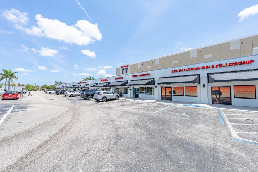 7110-7162 Stirling Rd, Hollywood, FL à vendre - Photo de l’immeuble – Image 2 sur 9