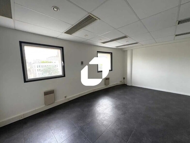 Bureau dans Lyon à louer - Photo de l’immeuble – Image 3 sur 11