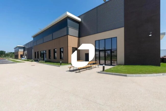 Plus de détails pour Bureau, Local d'activités à louer