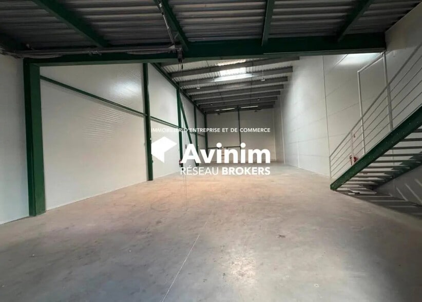 Industriel/Logistique dans Bernes-sur-Oise à louer - Photo de l’immeuble – Image 2 sur 3