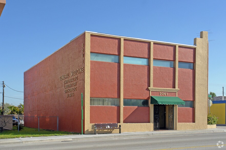 3061 NW 7th St, Miami, FL à louer - Photo de l’immeuble – Image 2 sur 3